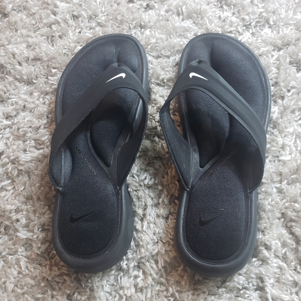 NIKE women sandals size 7